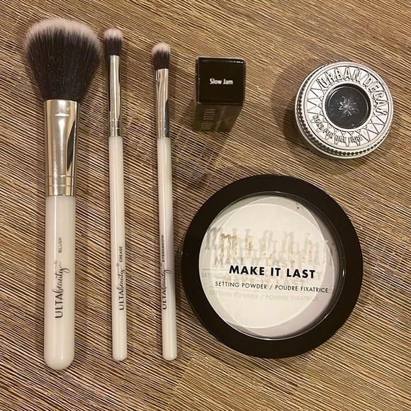 Makeup Bundle - Picture 2 of 12